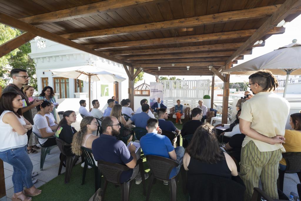 Dinamizadores del Programa Diginnova participan en un encuentro en la Terraza de la Fundación Universitaria de Las Palmas
